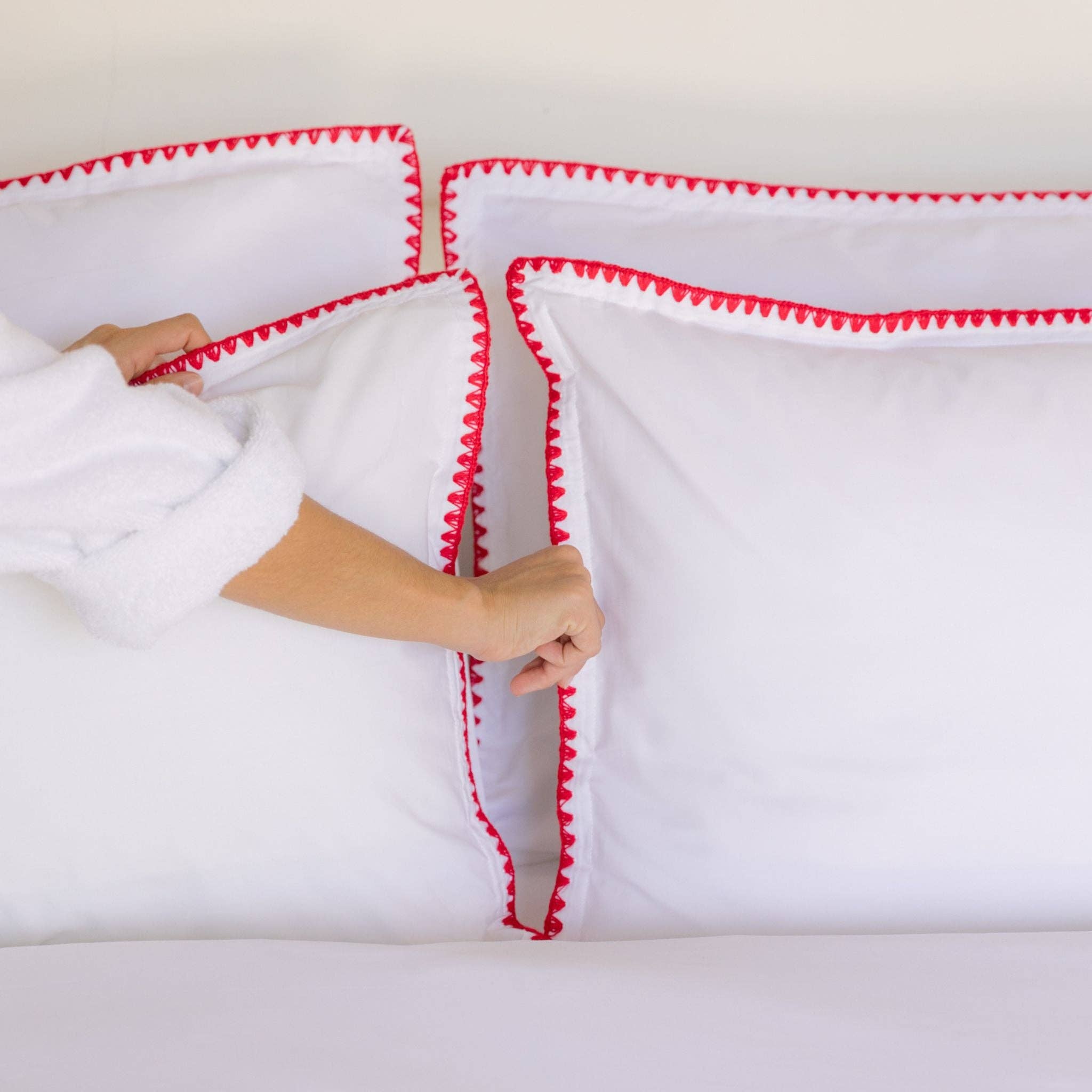 400 TC White Duvet Cover with Red Stitching